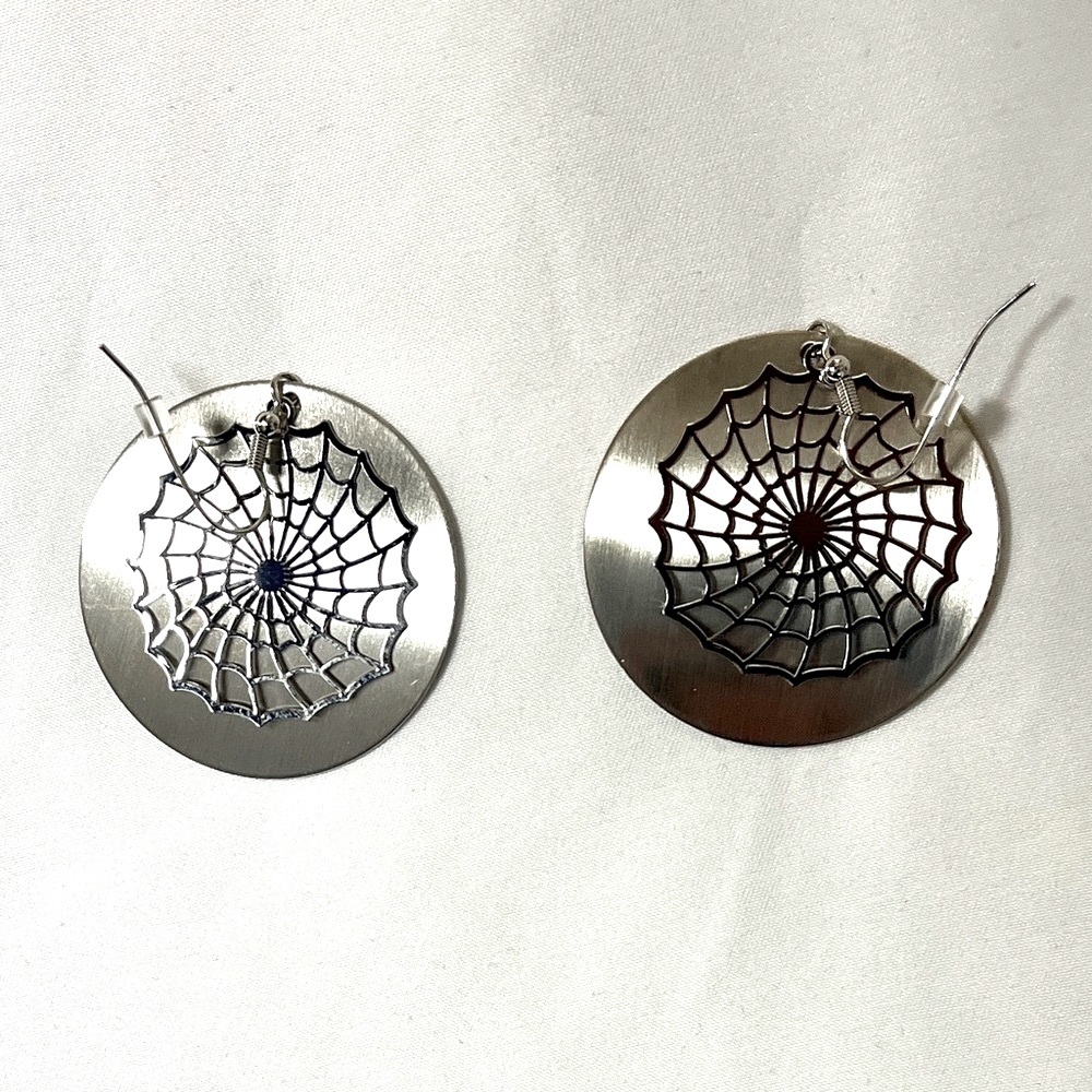 Spider Web Earrings, NIP, 1.5” Lg silver tone, web slides easily, Halloween